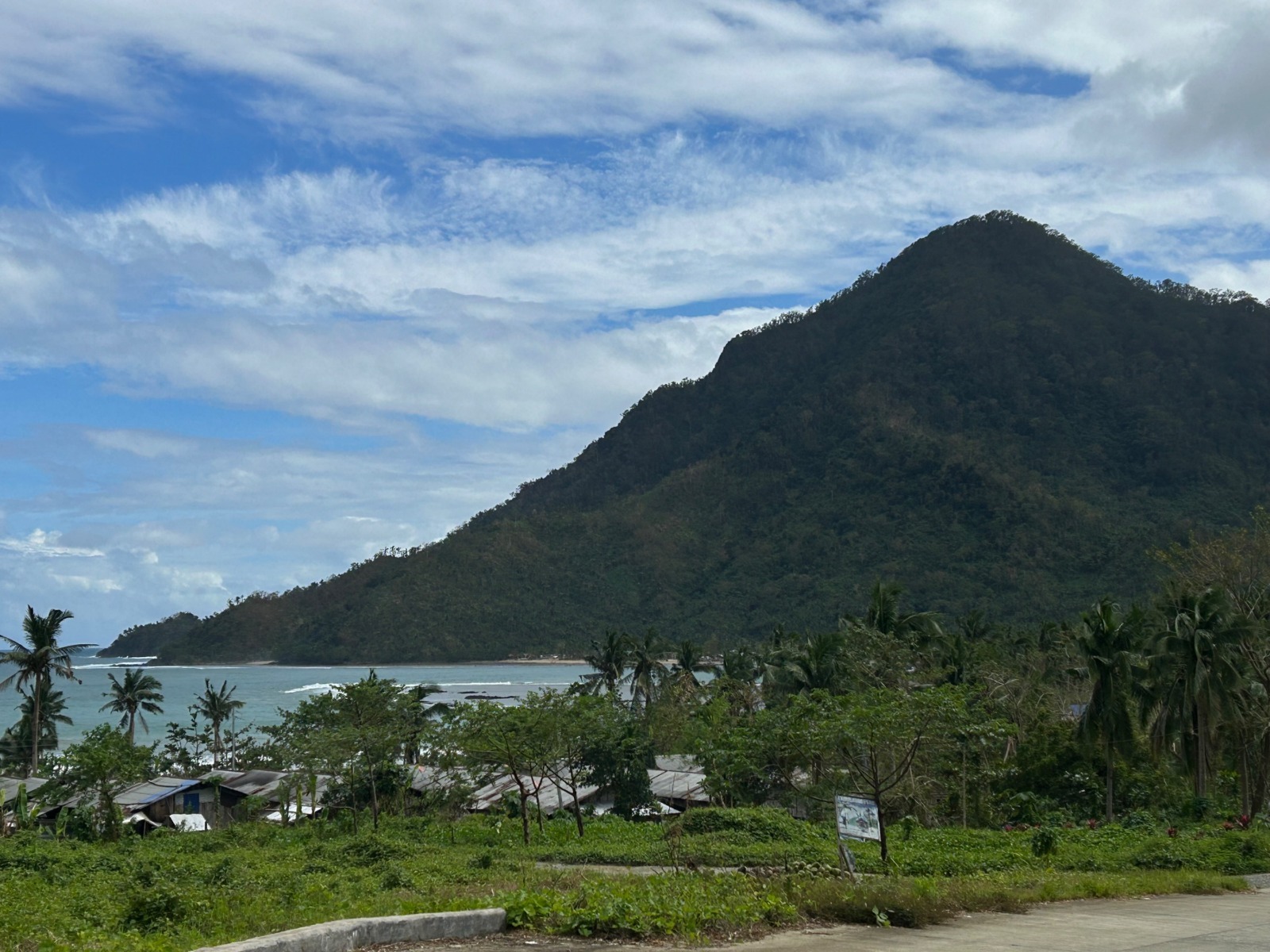 Field coordination moment during aid distribution